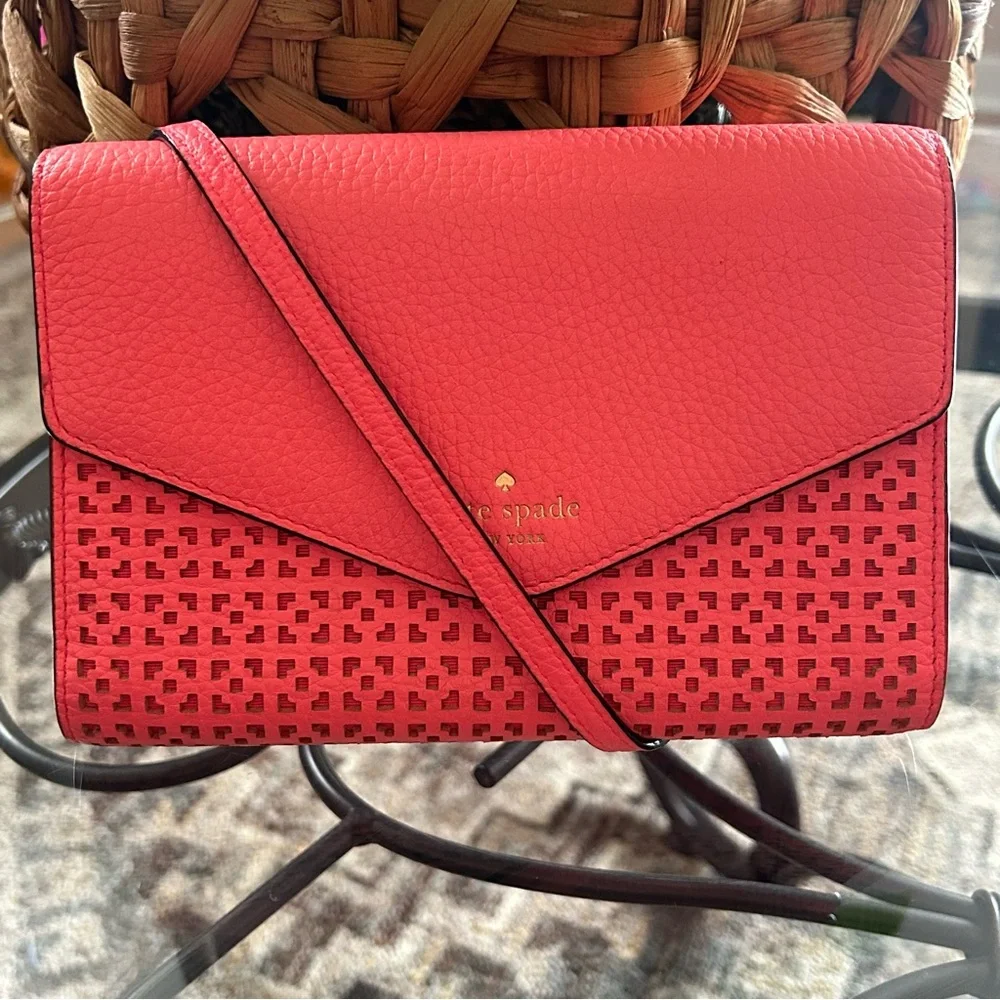 Kate Spade New York Winni Wakefield Lane Convertible Crossbody Wallet